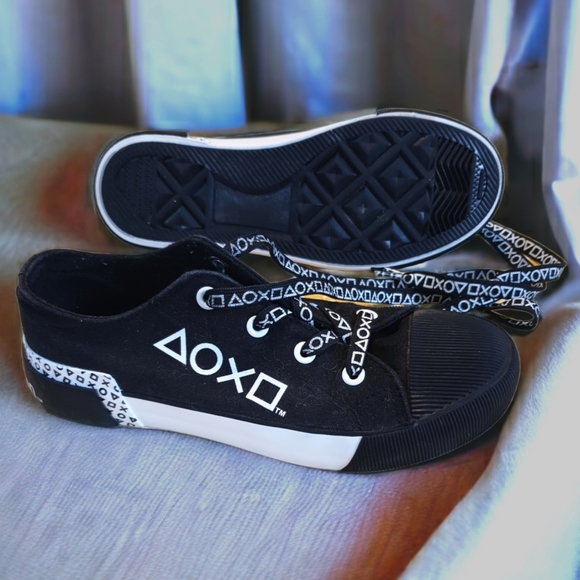 PlayStation Canvas trainers converse style in AS NEW condition jnr size 2, Sony - Picture 4 of 12